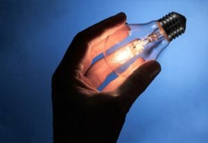 Про вываливающиеся розетки и выпадающие лампочки