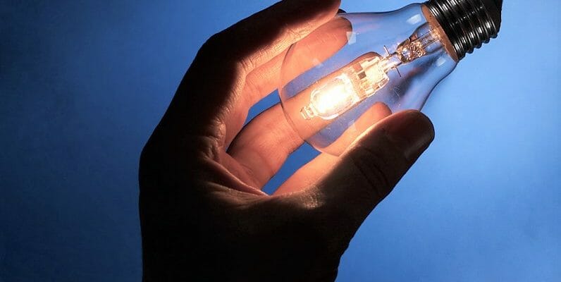 Про вываливающиеся розетки и выпадающие лампочки