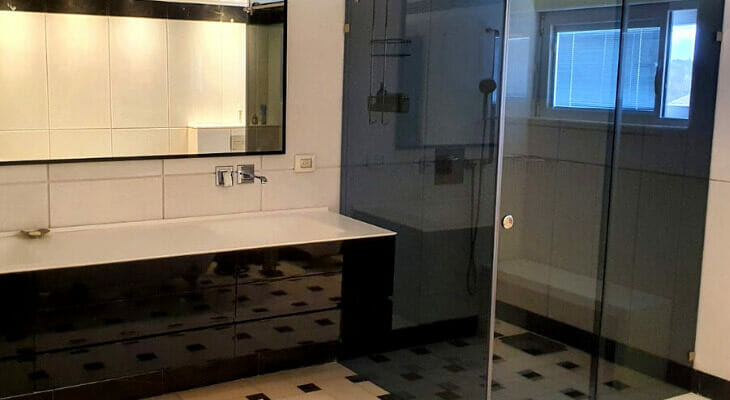 выбор душевой кабинки миклахон