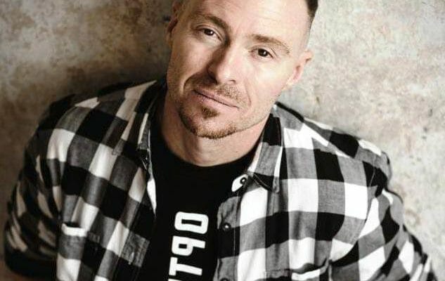 Андрей Власов- поклейка обоев в Израиле