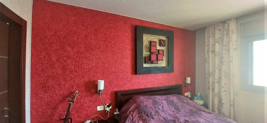 жидкие обои в спальне