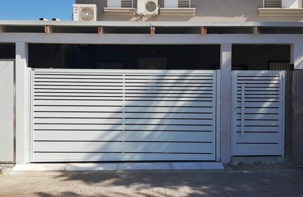 Ворота, заборы и калитки из алюминия в Израиле