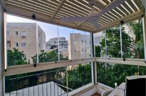 Финское безрамное остекление балконов в Израиле